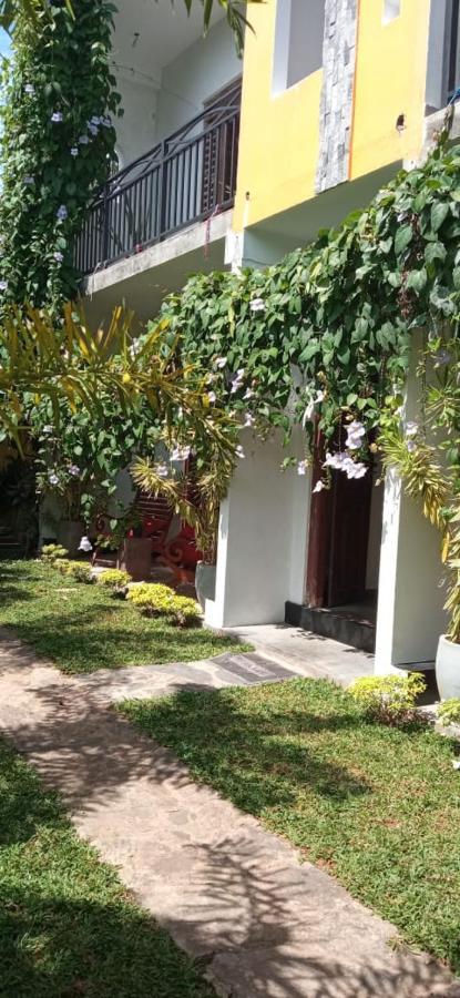 Bed and Breakfast Mandara Rest Хиккадува Экстерьер фото
