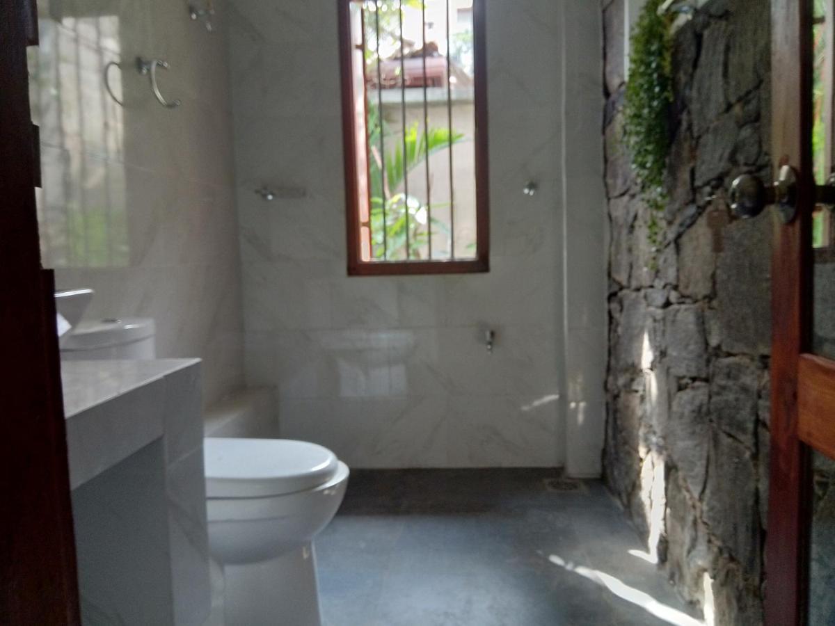 Bed and Breakfast Mandara Rest Хиккадува Экстерьер фото